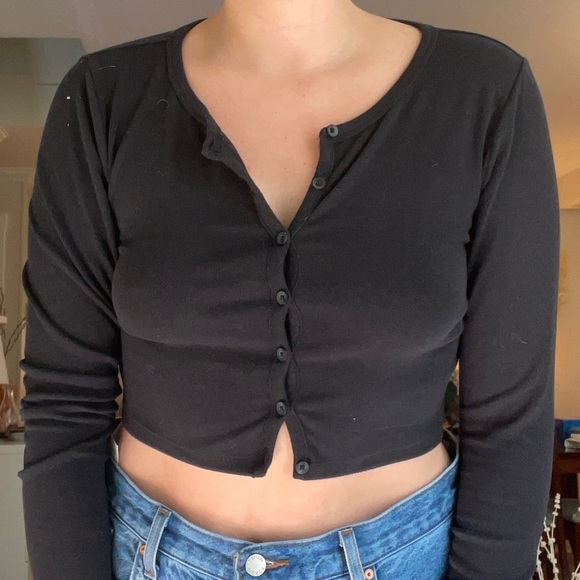 Aritzia Sunday Best cropped black sweater - Picture 2 of 3